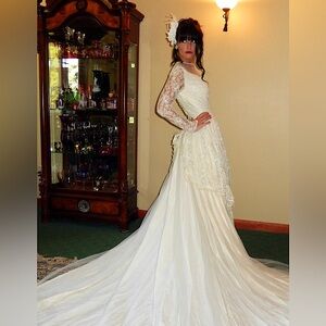 Vintage 1951 Stunning Lace Tiered Wedding Dress